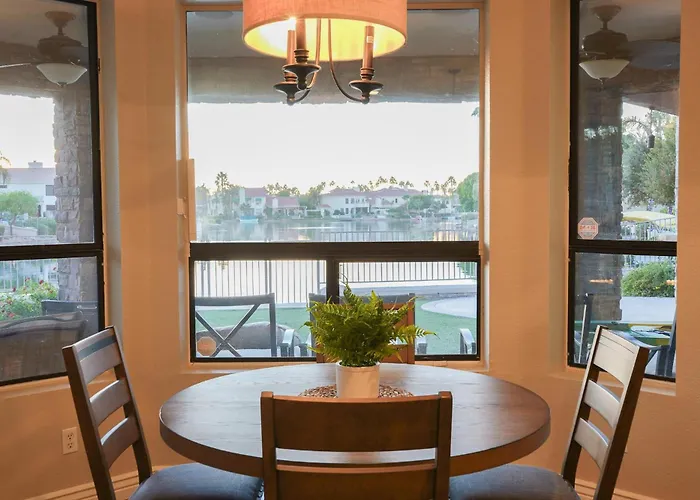 Lakeside Luxury Val Vista Holiday home