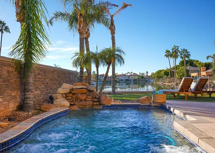 Lakeside Luxury Val Vista Holiday home *