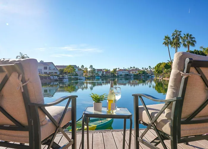 Lakeside Luxury Val Vista Holiday home *