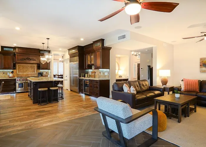 Lakeside Luxury Val Vista Holiday home