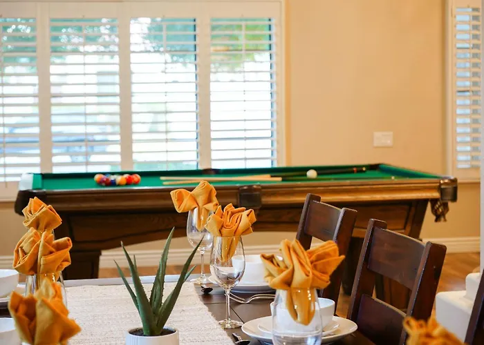 Lakeside Luxury Val Vista Holiday home *