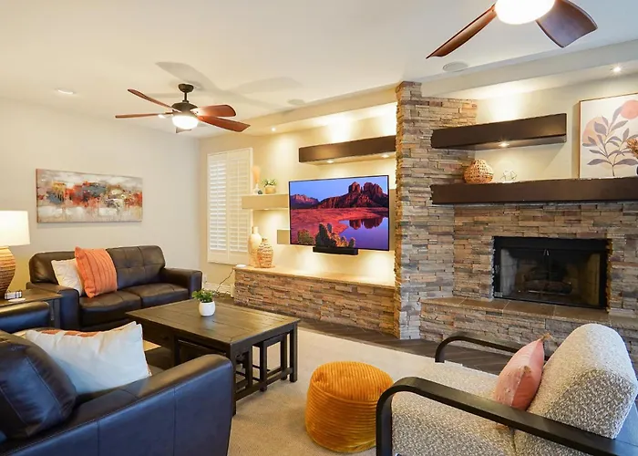 Lakeside Luxury Val Vista Holiday home *