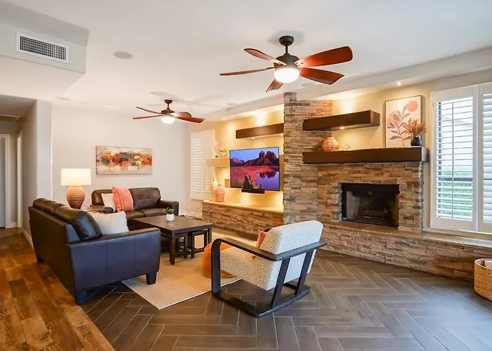 Lakeside Luxury Val Vista Holiday home *
