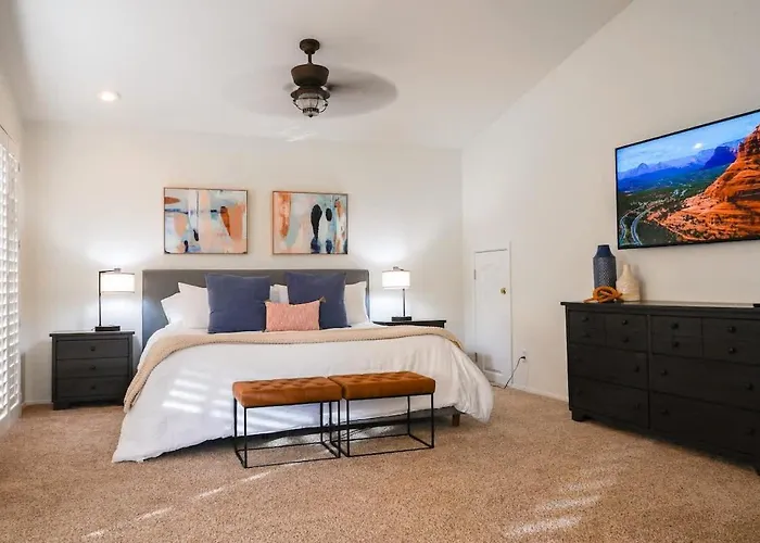 Lakeside Luxury Val Vista Holiday home